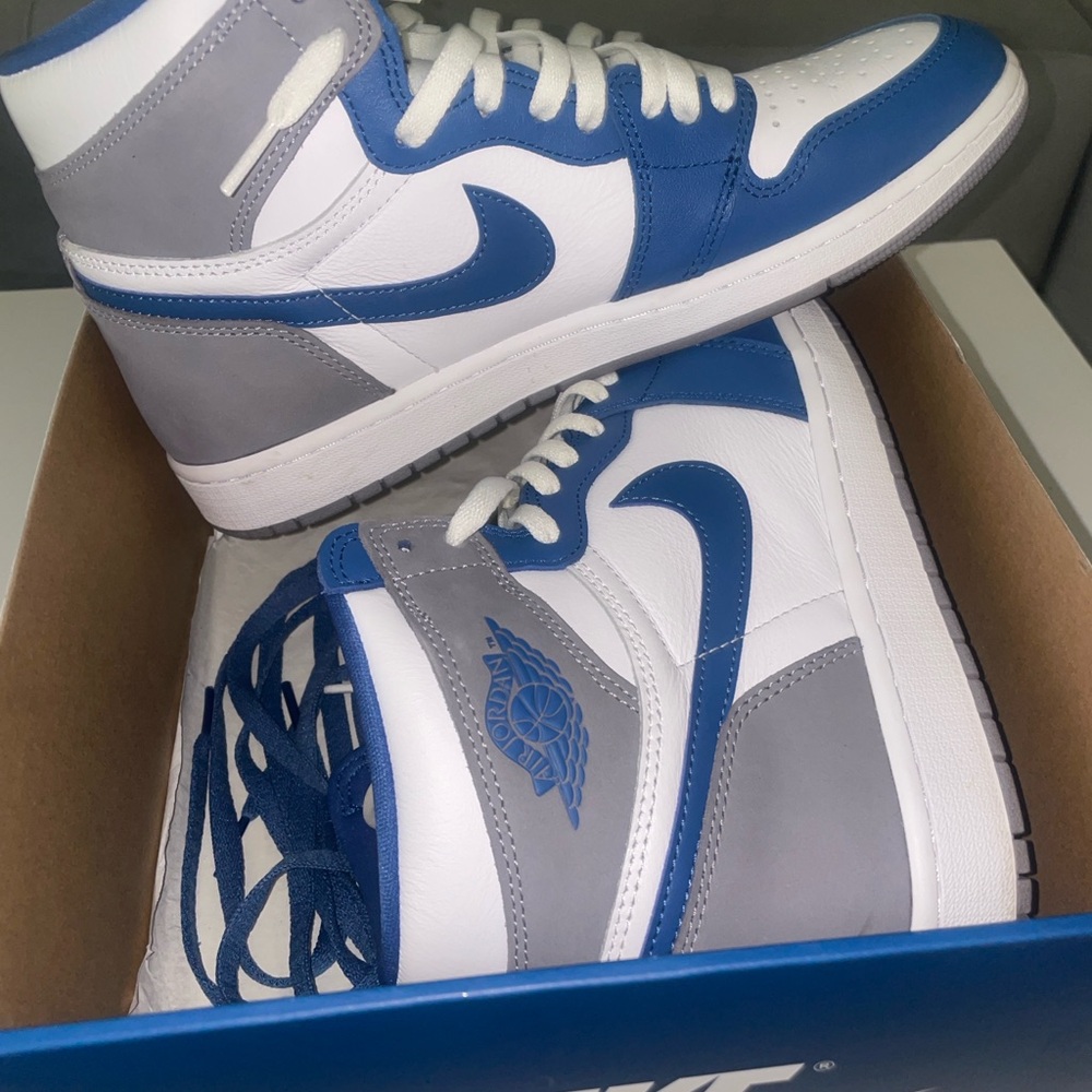 Nike Blue and Gray Sneakers Iconic Style